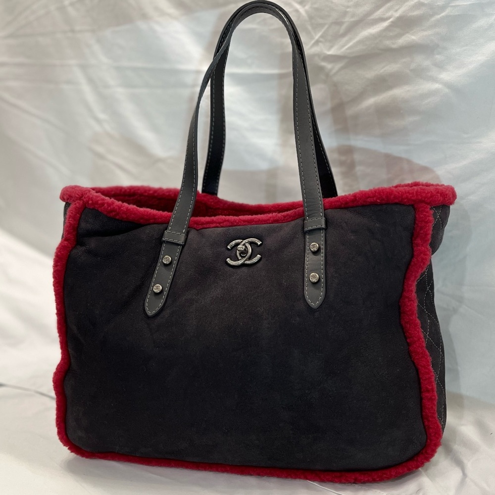 🔥CHANEL🔥 Rare LARGE Shearling Tote